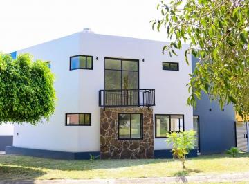 Casa en condominio · 269m² · 3 Recámaras · 6 Estacionamientos · Residencia Lujo, Tranquilidad y Exclusividad en Santa Anita