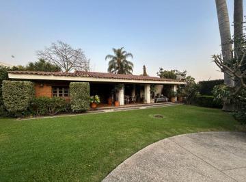 Casa de 3 habitaciones, Cuernavaca · Casa de 600 m² con 4 Recámaras en Venta en Vista Hermosa