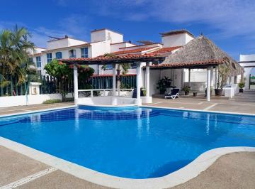 Casa · 198m² · 3 Recámaras · 1 Estacionamiento · Casa Grande con Alberca en Venta en Playa Diamante, con Club de Playa, $5,500,000 Pesos