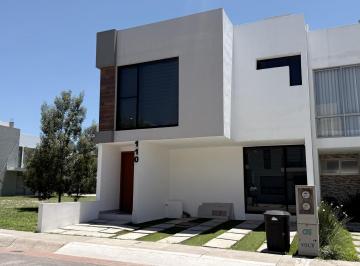 Casa · 210m² · 4 Recámaras · Renta de Casa Semiamueblada en Pachuca