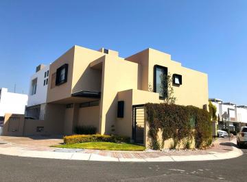 Casa · 220m² · 3 Recámaras · 3 Estacionamientos · Casa en Renta en Condesa Juriquilla