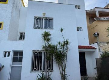 Casa de 3 habitaciones, Cancún · Casa en Renta en Av del Bosque