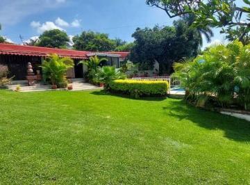 Casa · 485m² · 4 Recámaras · 2 Estacionamientos · Casa en Fraccionamiento Lomas de Cuernavaca