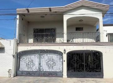 Casa de 4 habitaciones, San Nicolás de los Garza · Casa en Venta en Residencial Anáhuac San Nicolás