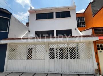 Casa · 161m² · 6 Recámaras · 2 Estacionamientos · Casa en Venta en Valle de de Aragon