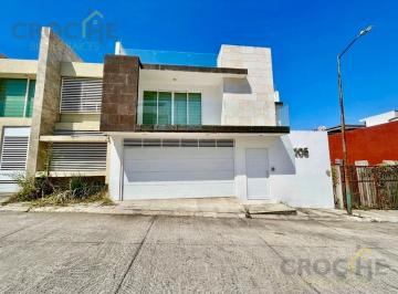 Casa · 200m² · 3 Recámaras · 2 Estacionamientos · Casa en Renta Amueblada Zona Monte Magno
