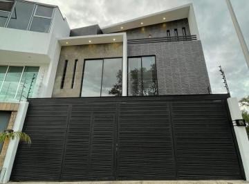 Casa de 4 habitaciones, San Pedro Tlaquepaque · Casa en Venta con Espectaculares Vistas y Alberca