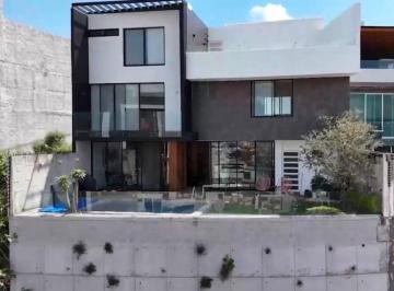 Casa de 4 habitaciones, San Pedro Tlaquepaque · Casa en Venta con Espectaculares Vistas y Alberca