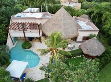 Casa · 650m² · 5 Recámaras · 4 Estacionamientos · Casa Frente Al Campo de Golf en Venta en Playacar | 5 Recámaras