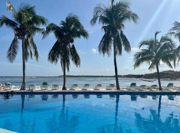 Departamento de 2 habitaciones, Solidaridad · Beachfront Penthouse in Chac Hal Al