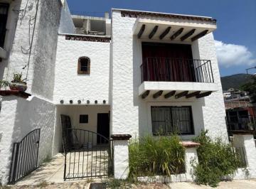 Villa · 140m² · 3 Recámaras · 1 Estacionamiento · En Venta, Hermosa Villa, Ubicada en El Fracc. Hornos Insurgentes; Acapulco Gro.