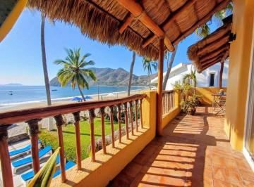 Casa · 430m² · 6 Recámaras · 2 Estacionamientos · Casa en Venta en Club Santiago a Pie de Playa