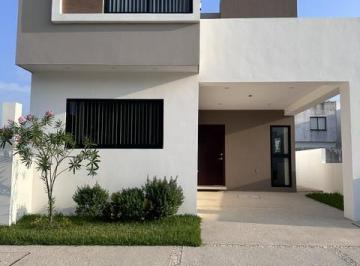 Casa · 125m² · 3 Recámaras · 1 Estacionamiento · Casa en Venta en La Jolla Residencial Blvd, La Jolla Residencial, Coatzacoalcos, Ver.