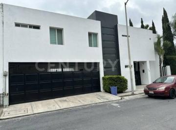 Casa · 240m² · 3 Recámaras · 2 Estacionamientos · Casa en Renta en Col. Cumbres Elite Sector Hacienda en Monterrey