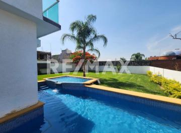 Casa · 285m² · 3 Recámaras · 2 Estacionamientos · Casa en Venta en Morelos, Fraccionamiento Real de Oaxtepec