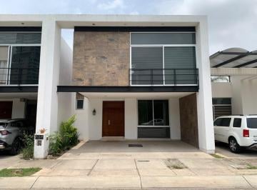Casa · 223m² · 3 Recámaras · 2 Estacionamientos · Casa en Renta en Residencial Soberna en León Gto