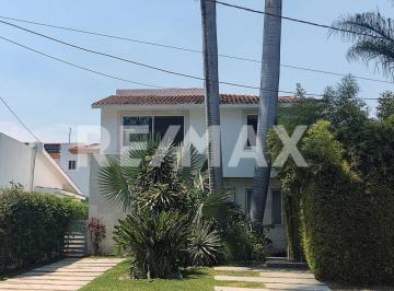 Casa · 330m² · 3 Recámaras · 1 Estacionamiento · Casa en Venta en Morelos, Fraccionamiento Lomas de Cocoyoc