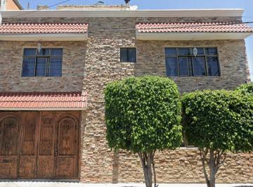 Casa de 4 habitaciones, Venustiano Carranza · Casa en Venta en Almeja #82