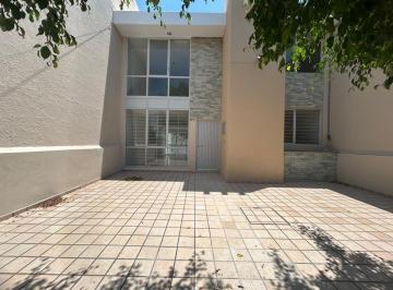 Casa · 160m² · 3 Recámaras · 3 Estacionamientos · Frac. Jardines de Alcalde 3 Hab. 2 Niveles