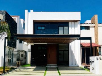 Casa en condominio de 3 habitaciones, Aguascalientes · Casa en Venta en Las Plazas, Moderna E Iluminada Lista Para Estrenar