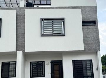 Casa de 3 habitaciones, Zapopan · Venta de Casa en Zapopan Jardines de La Primavera Ubicación Incomparable $3,390,000