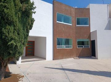 Casa de 3 habitaciones, Corregidora · Casa en Renta Cipreses