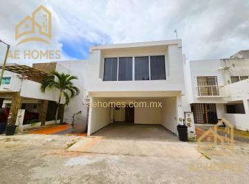 Casa · 172m² · 4 Recámaras · 2 Estacionamientos · Casa en Renta en Cancun en Privada Zona Sur con Cuarto de Servicio
