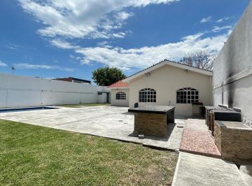 Villa · 1000m² · 5 Estacionamientos · Quinta en Venta en Portal del Norte