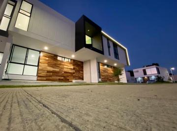 Casa de 3 habitaciones, Zapopan · Casa en Venta en Valle Imperial, Coto Maples 1, Zapopan