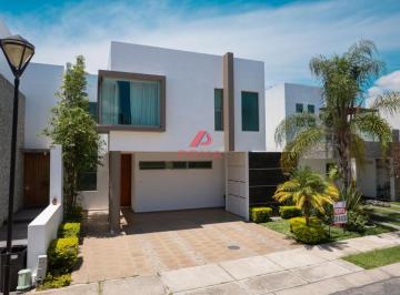 Casa en condominio en Renta de 3 habitaciones Fraccionamiento Los Olivos Residencial · Casa en Renta en Olivos Residencial, Zapopan. con Terraza y Jardin