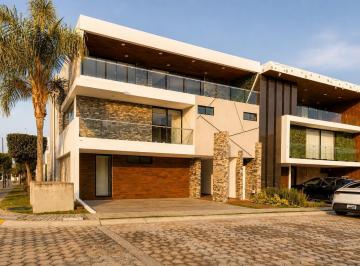 Casa · 459m² · 4 Recámaras · 3 Estacionamientos · Casa en Venta en Lomas de Angelopolis III, Cascatta Puebla.