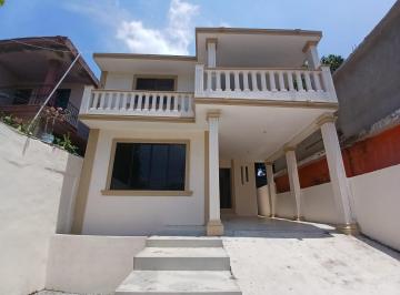 Casa · 263m² · 3 Recámaras · 2 Estacionamientos · Casa Recién Remodelada en Venta en Unidad Modelo, Tampico