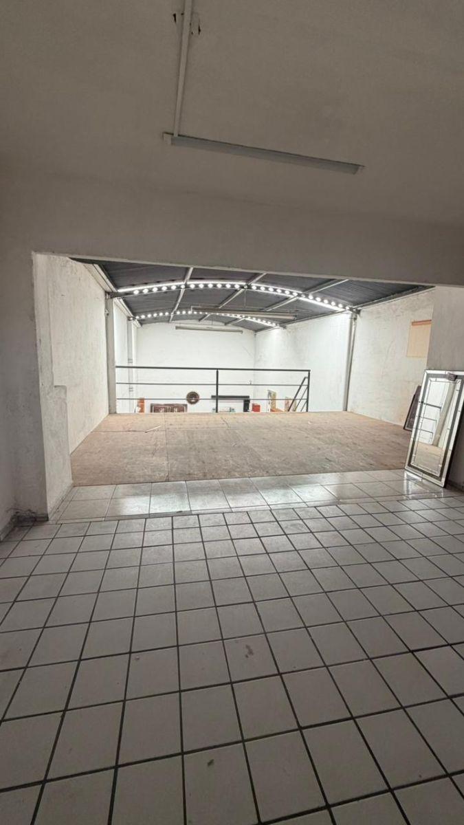 Local Comercial de 300 m&sup2; en Renta Sobre Blvd Hermanos Aldama