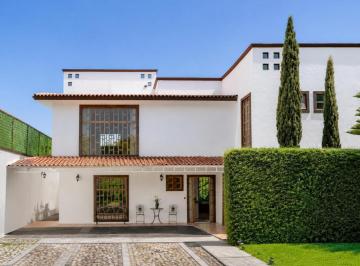 Casa en condominio · 540m² · 4 Recámaras · 3 Estacionamientos · 762 m² Excelente Ubicación Metepec, 2 Pisos, Gran Jardín