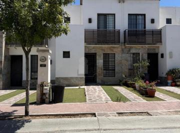 Rancho · 85m² · 3 Recámaras · 2 Estacionamientos · Casa en Renta en Bosques del Dorado II a un Lado de Wallmart Via Alta, Alberca, Gym, Cancha