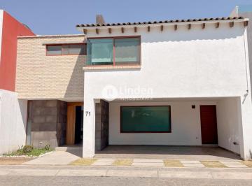 Casa · 281m² · 3 Recámaras · 2 Estacionamientos · Casa en Venta en Quintas de Cortés, San Pedro Cholula, Zerezotla.