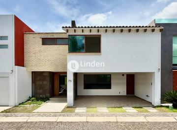 Casa · 281m² · 3 Recámaras · 2 Estacionamientos · Casa en Venta en Quintas de Cortés, San Pedro Cholula, Zerezotla.