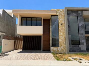 Casa de 3 habitaciones, León · Casa en Venta en La Valenciana Arquitectura Residencial