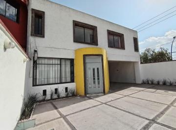 Casa en condominio · 215m² · 3 Recámaras · 6 Estacionamientos · Casa en Renta en Metepec La Asunción