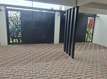 Casa · 285m² · 4 Recámaras · 3 Estacionamientos · Casa en Renta