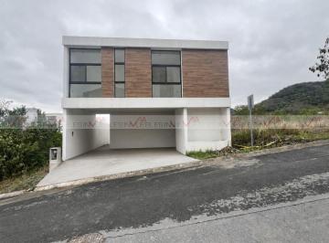 Casa · 287m² · 3 Recámaras · 2 Estacionamientos · Casa en Venta en Santiago