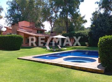 Casa · 353m² · 4 Recámaras · 2 Estacionamientos · Casa en Renta - (4)
