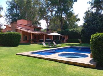 Casa · 353m² · 4 Recámaras · 2 Estacionamientos · Casa en Renta - (4)