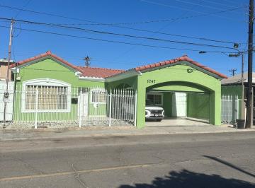 Casa · 139m² · 2 Recámaras · 2 Estacionamientos · Casa en Renta en Fracc. Santa Mónica - (4)