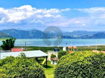 Casa · 250m² · 4 Recámaras · 5 Estacionamientos · Casa en Venta con Vista Al Lago en Valle de Bravo, El Cerrillo