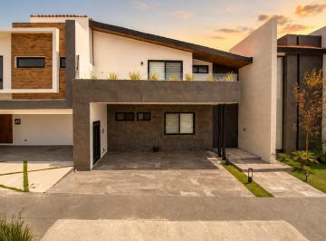 Casa · 330m² · 2 Recámaras · 2 Estacionamientos · Casa en Venta en Lomas de Angelopolis III, Cascatta, Gran Reserva