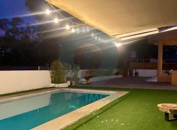 Casa · 6 Recámaras · 2 Estacionamientos · Casa en Renta en Valle de Bravo con Vista Al Lago, Alberca y 5 Habitaciones