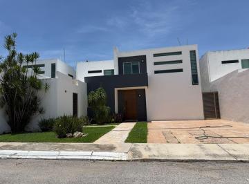 Casa · 3 Recámaras · 2 Estacionamientos · Casa en Conkal