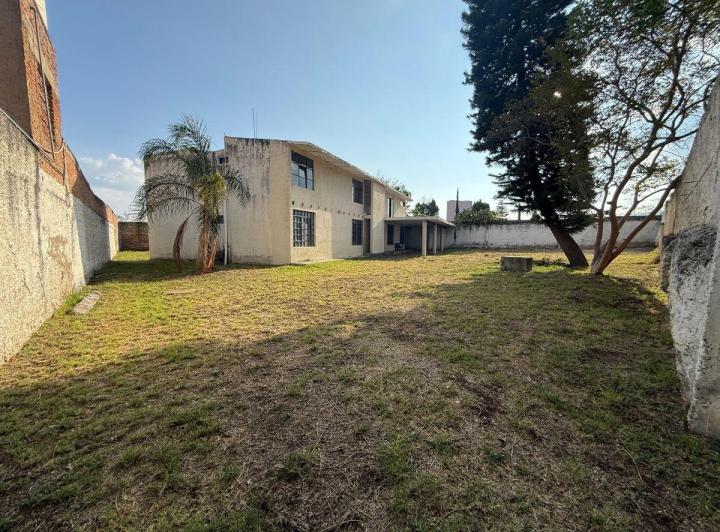 Casa · 550m² · 4 Recámaras · 20 Estacionamientos