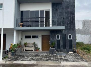 Casa en condominio · 148m² · 4 Recámaras · 2 Estacionamientos · Casa en Venta en La Rua Residencial con Recamara en Planta Baja